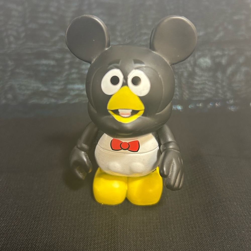 Disney Vinylmation 3” Park Set 
Toy Story box and Card and Wheezy Penguin